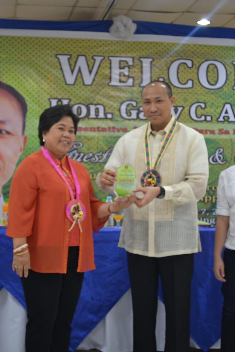 Soliven recognizes University Forum’s discussions’ on National Issues